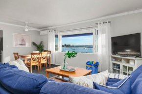 Bayfront 1-BR with Stunning View Steps to the Sand